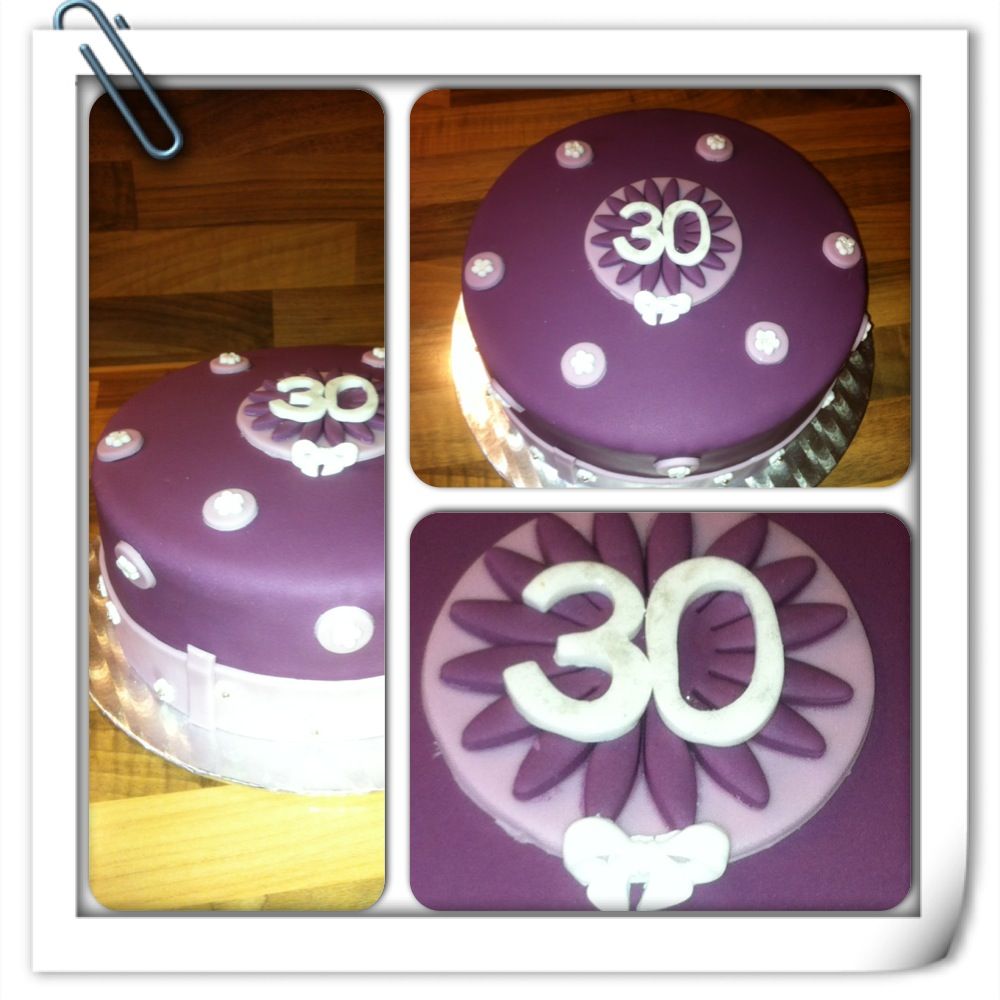 http://i1107.photobucket.com/albums/h388/kevertje0370/My%20own%20Cakes/IMG_1806.jpg