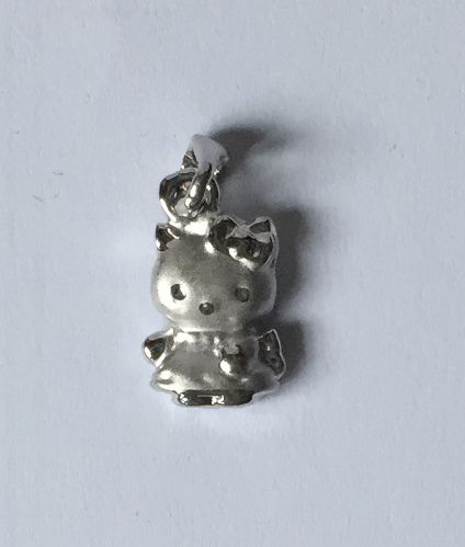 Hello%20Kitty%20pendant_zpsfpmphge9.jpg