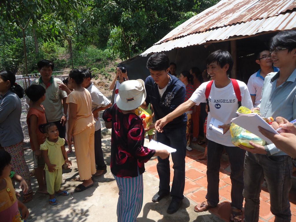 Doves Club - Chia sẻ khó khăn cùng người dân bán đảo Tha La (13/05/2012) - 4