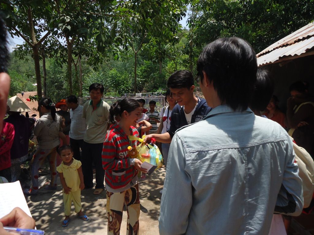 Doves Club - Chia sẻ khó khăn cùng người dân bán đảo Tha La (13/05/2012) - 3