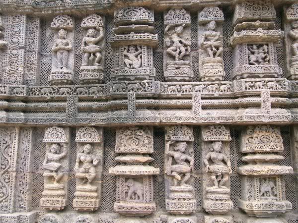 Konark sun temple dancers and musicians